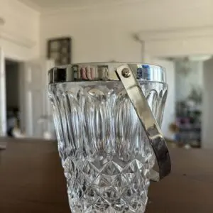 Vintage kristallishink med silverfärgat handtag