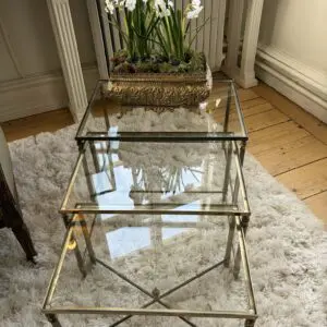 satsbord i glas och mässingsfärgad metall – set om 3