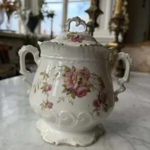 Fransk vintage sockerskål med lock i porslin – blomdekor