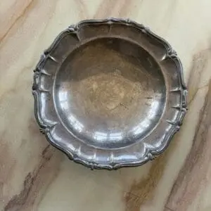 Fransk skål i tenn/metall med fot