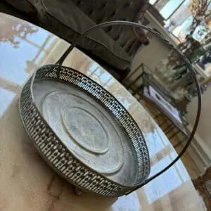 Fransk korg i metall med handtag